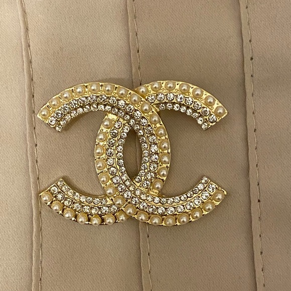 - Classic Double CC Pearled Brooch - Picture 6 of 15